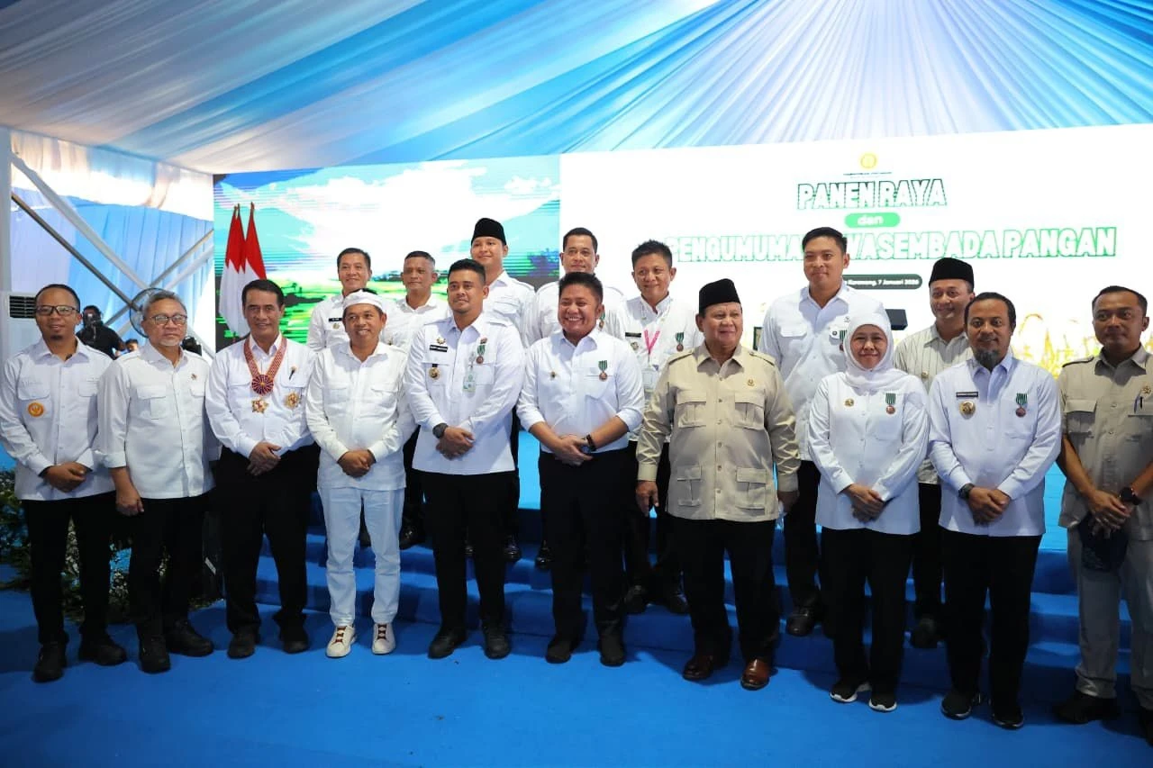 Presiden Prabowo Anugerahkan Bintang Jasa Utama Mentan Amran atas Dedikasi Wujudkan Swasembada